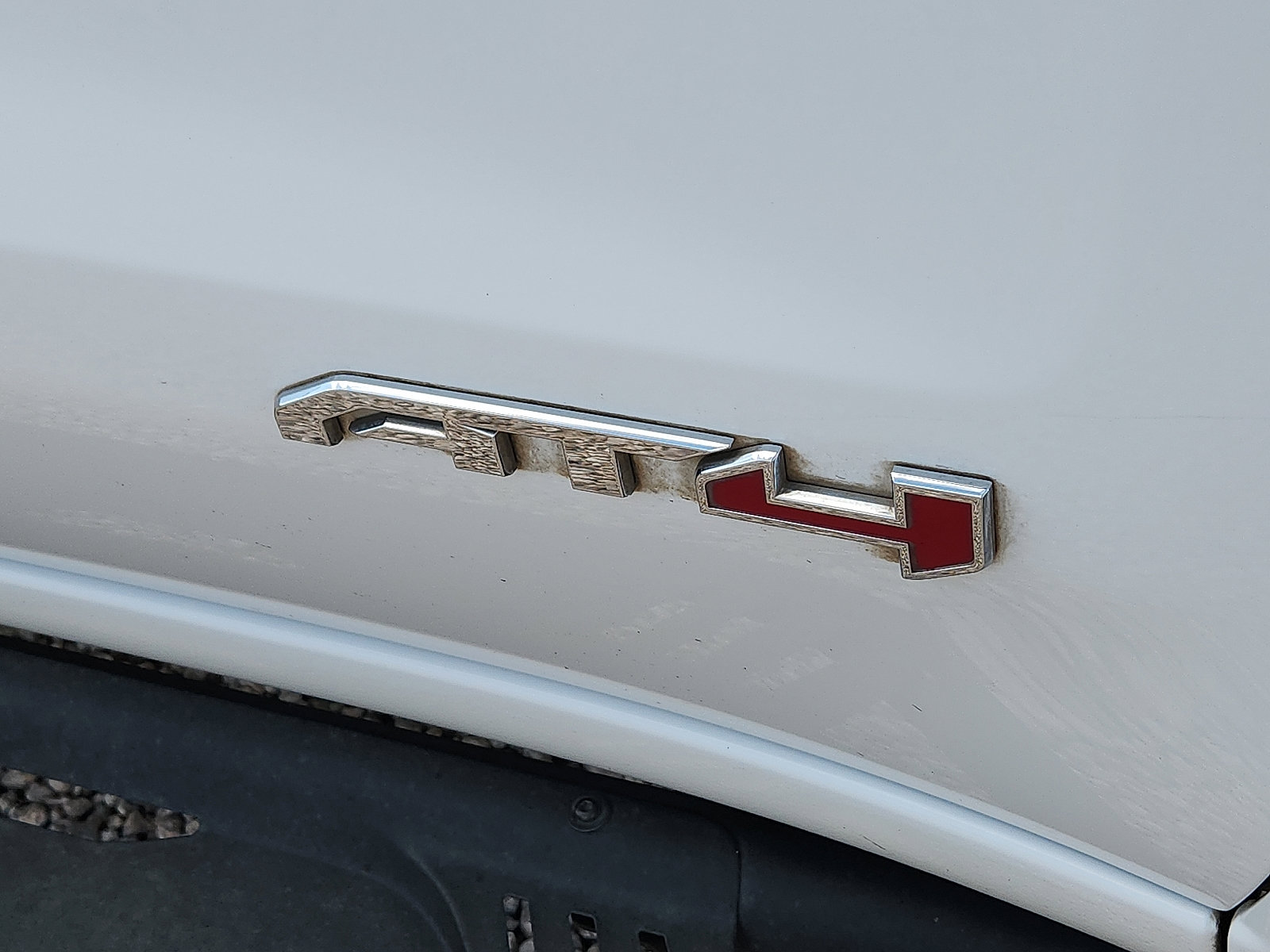 Used 2024 GMC Sierra 1500 AT4 w/ Technology Package image 8