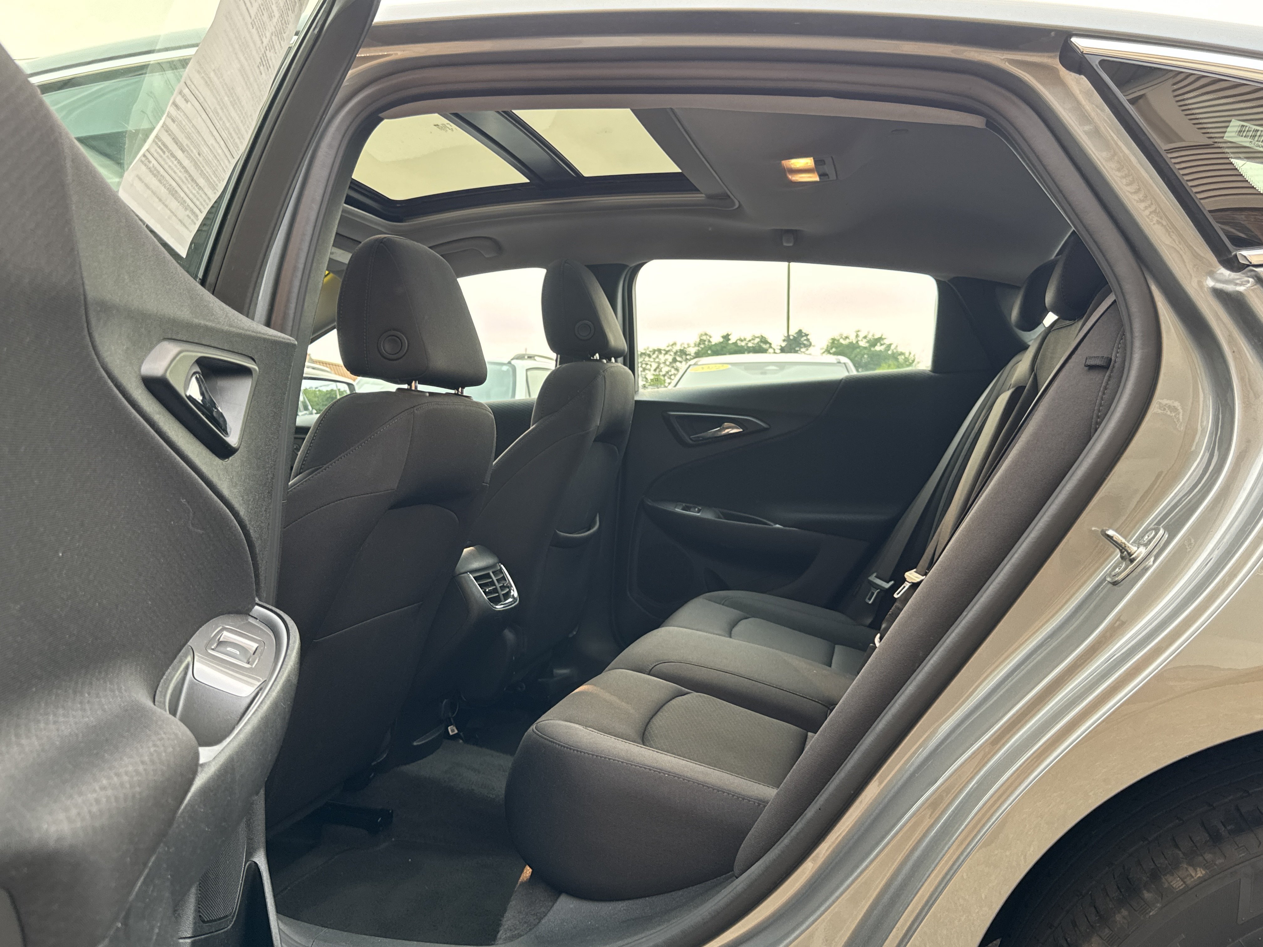 Used 2024 Chevrolet Malibu LT FWD image 9