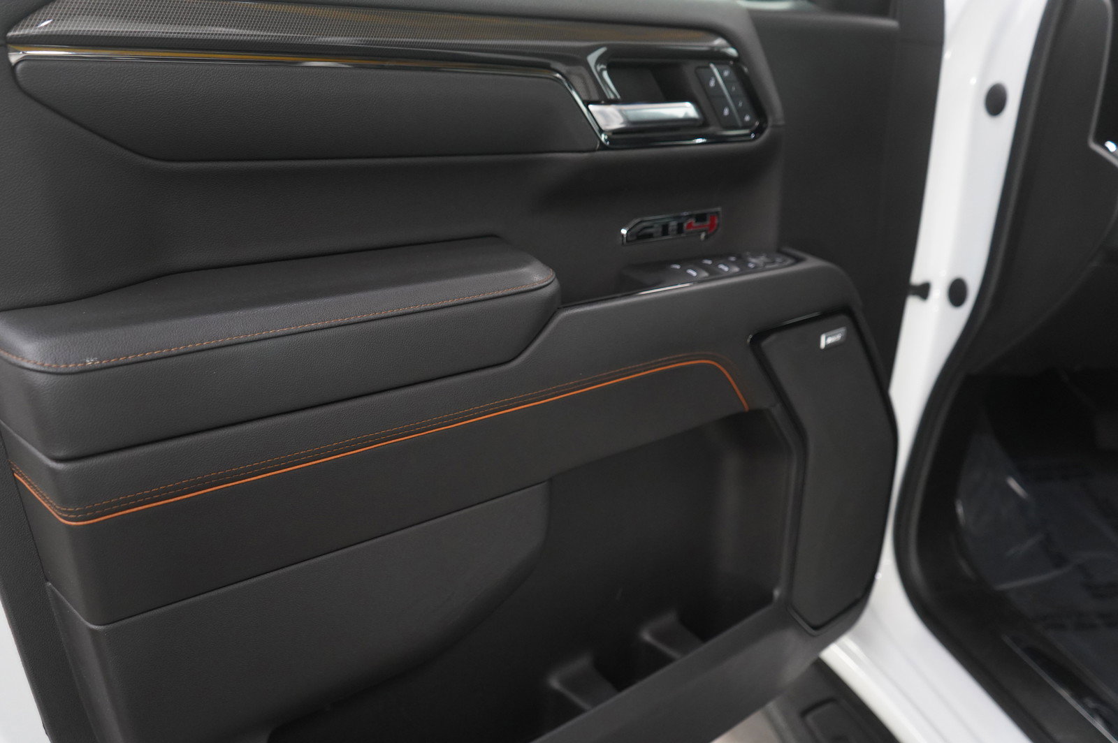 Used 2022 GMC Sierra 1500 AT4 w/ AT4 Preferred Package image 24