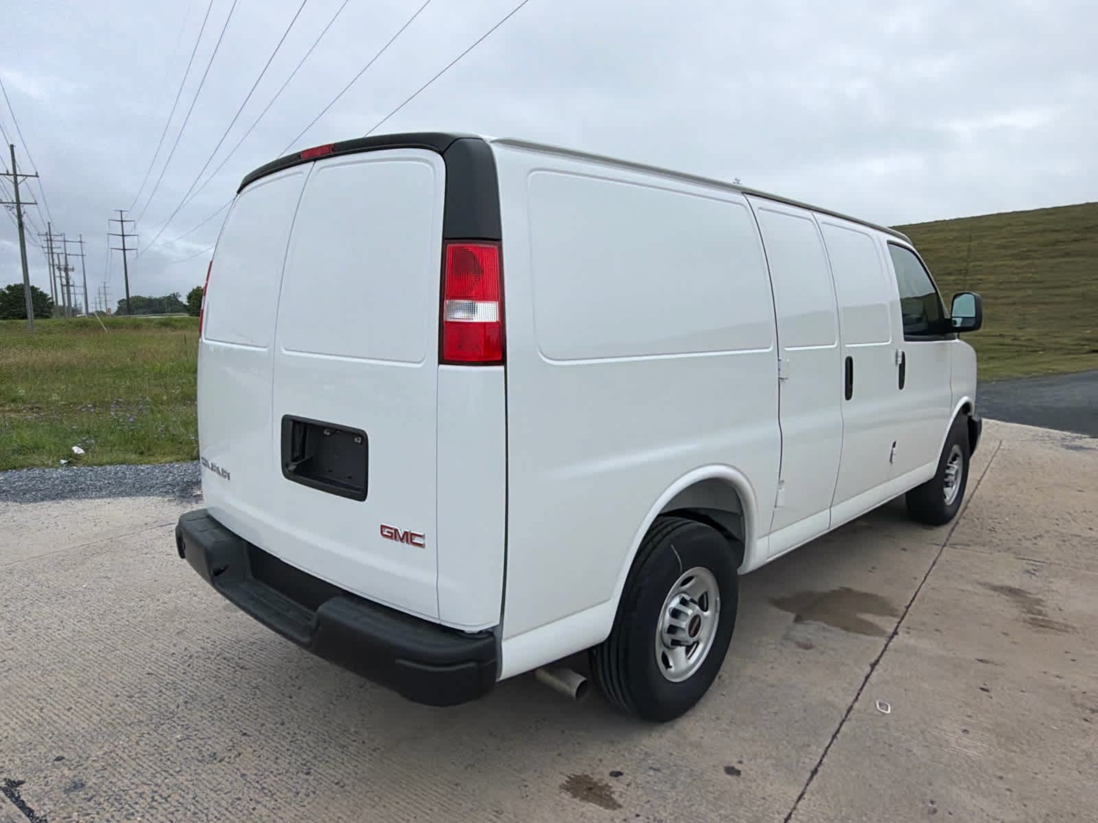 New 2026 GMC Savana 2500 w/ Driver Convenience Package RWD image 3