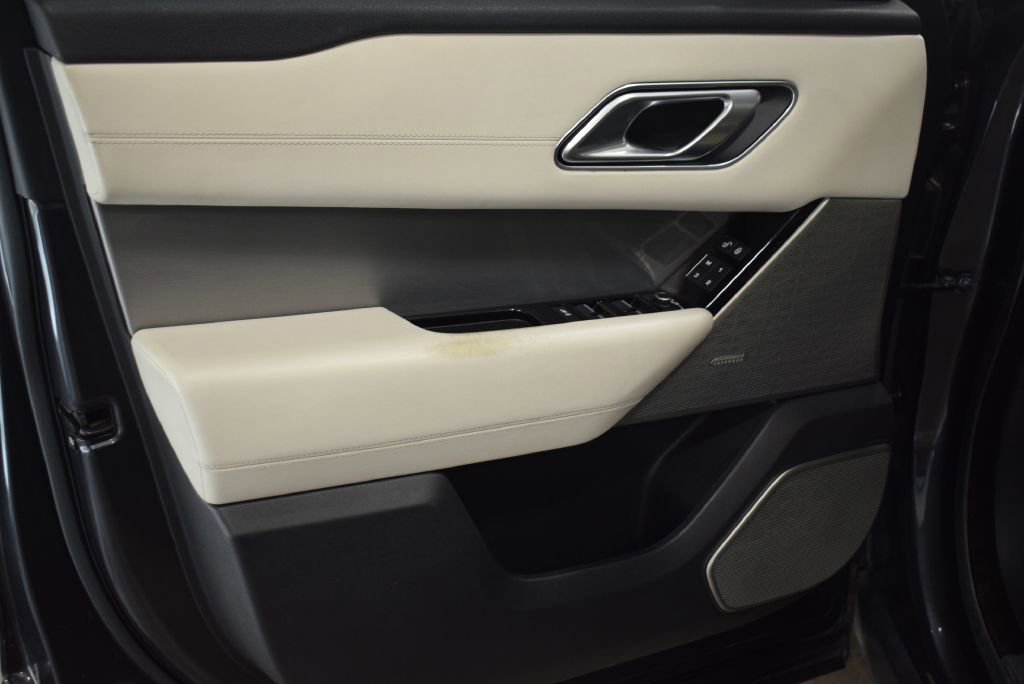 Used 2018 Land Rover Range Rover Velar R-Dynamic HSE image 9