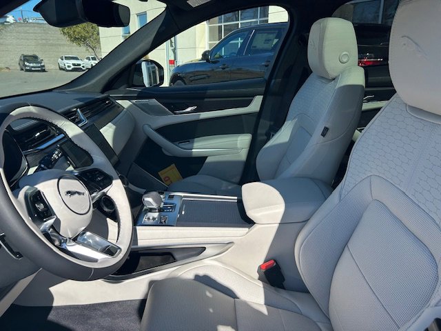 New 2025 Jaguar F-PACE R-Dynamic S image 13