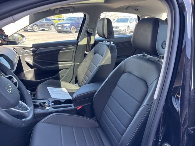 Certified 2024 Volkswagen Jetta SE w/ Panoramic Sunroof Package image 9