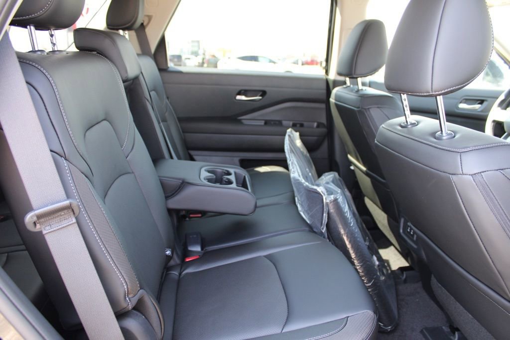 New 2026 Nissan Pathfinder SL image 17