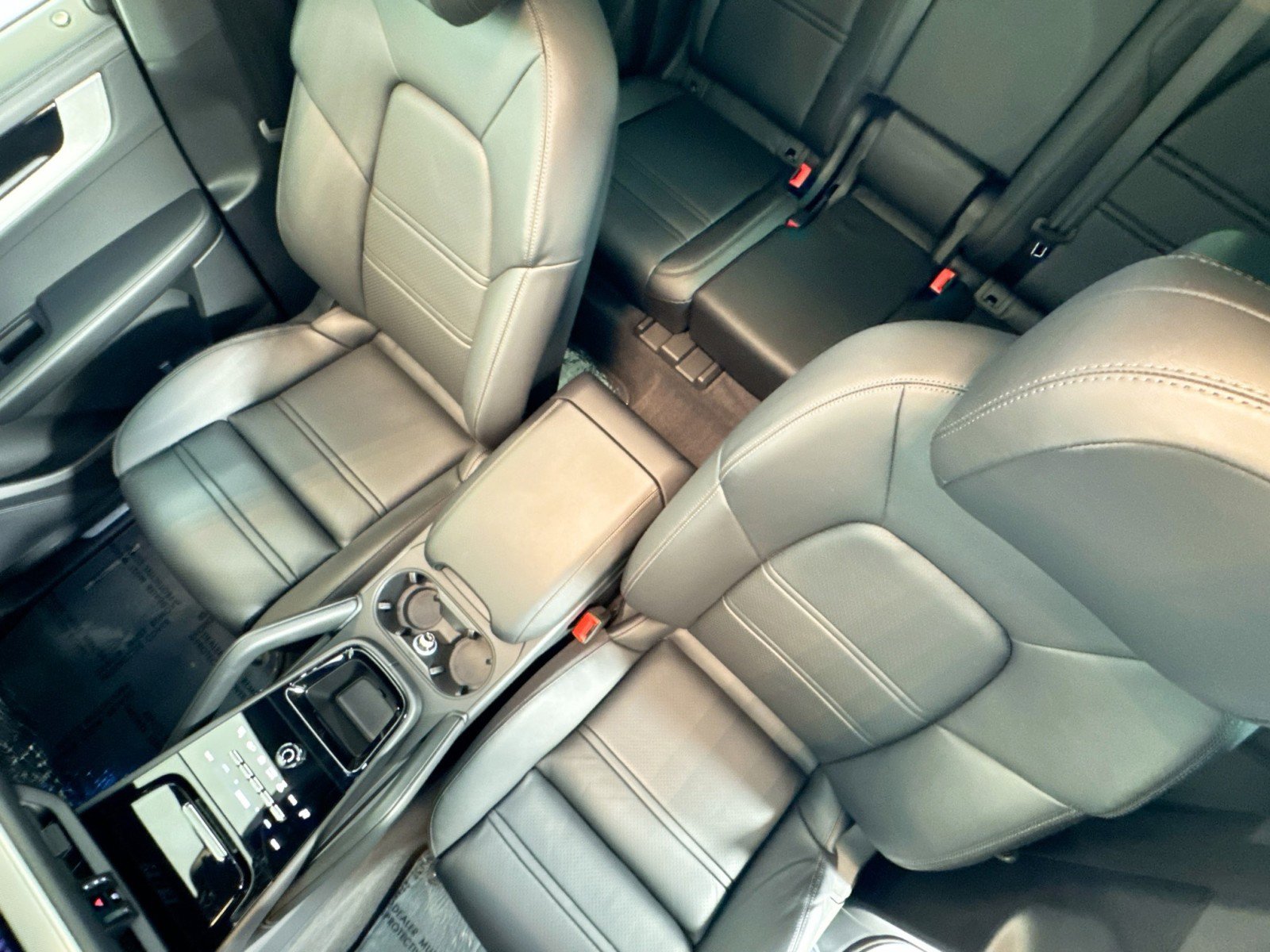 Used 2025 Porsche Cayenne image 19