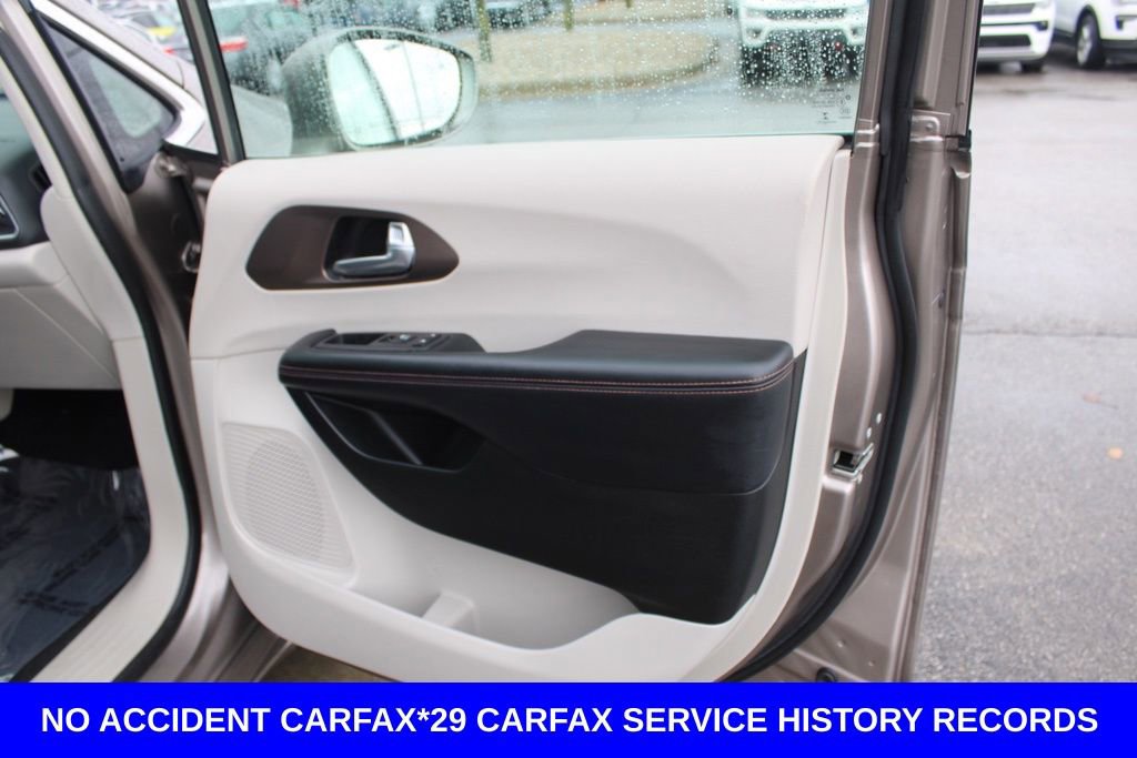 Used 2018 Chrysler Pacifica Touring-L Plus image 20