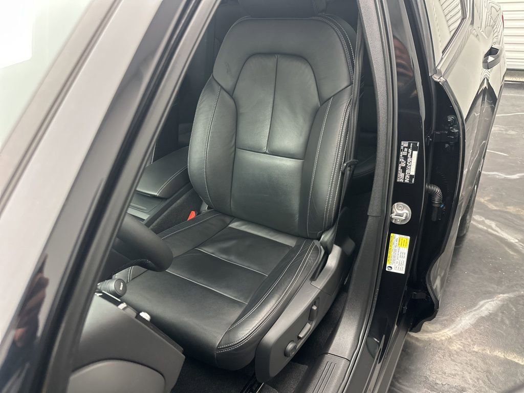 Used 2023 Volvo XC40 B5 Core image 15