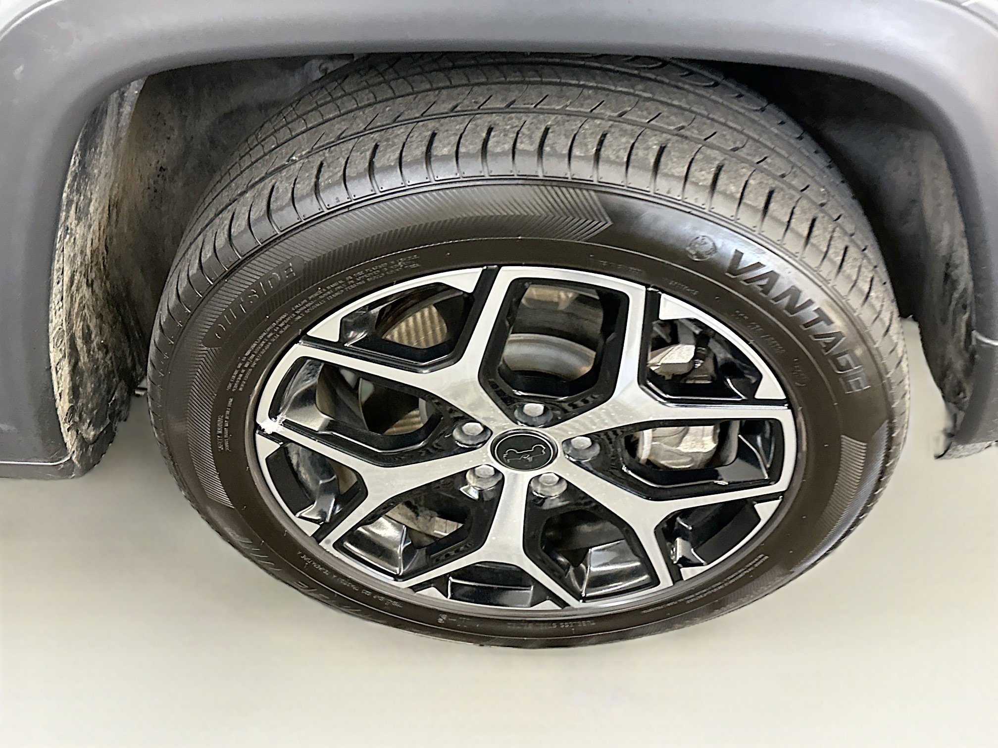 Used 2025 Jeep Compass Limited image 11