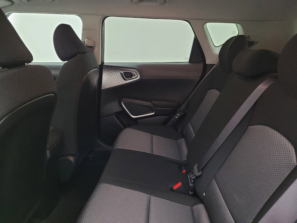 Used 2025 Kia Soul LX w/ LX Technology Package FWD image 18