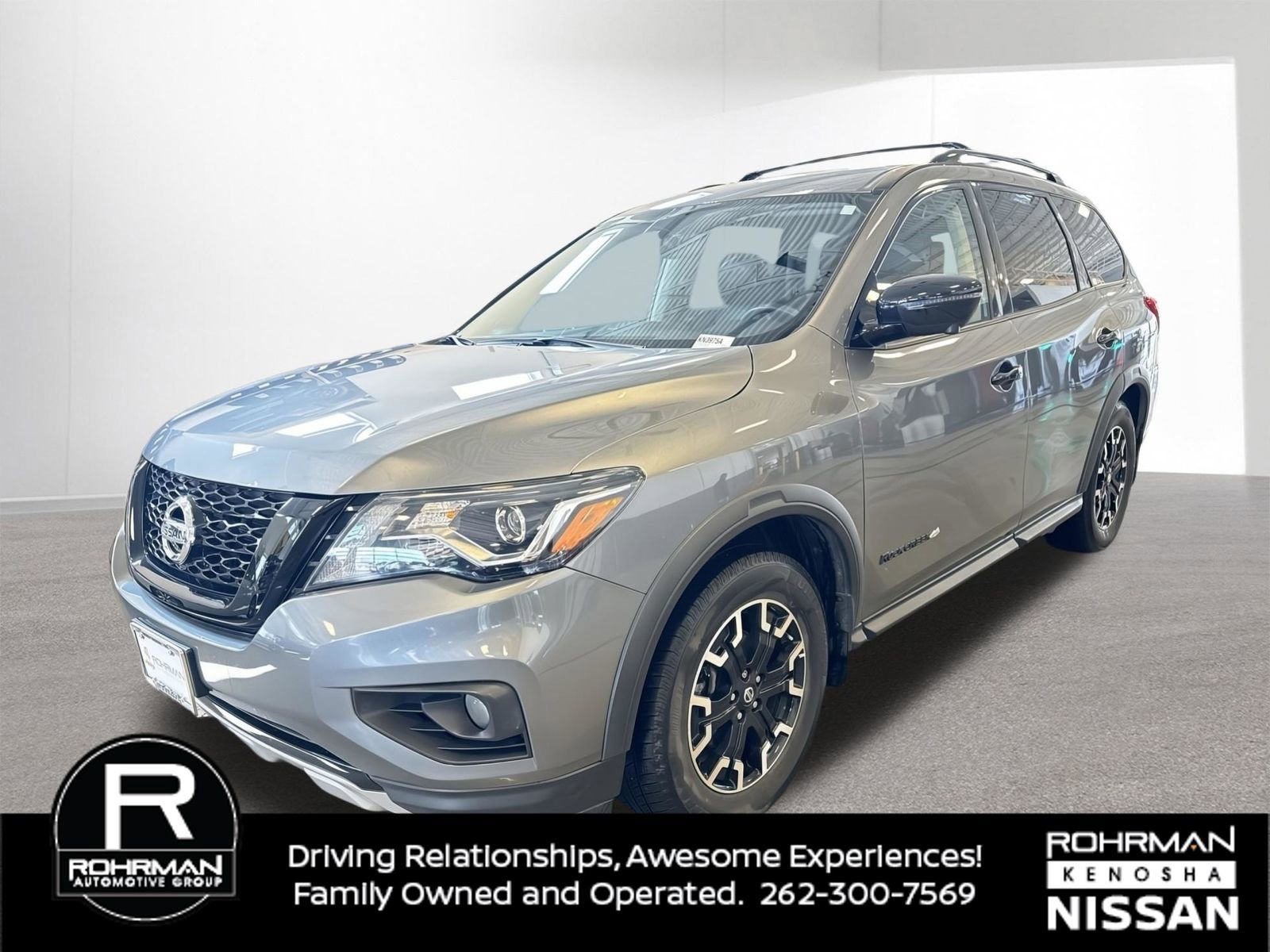 Used 2020 Nissan Pathfinder SL image 1
