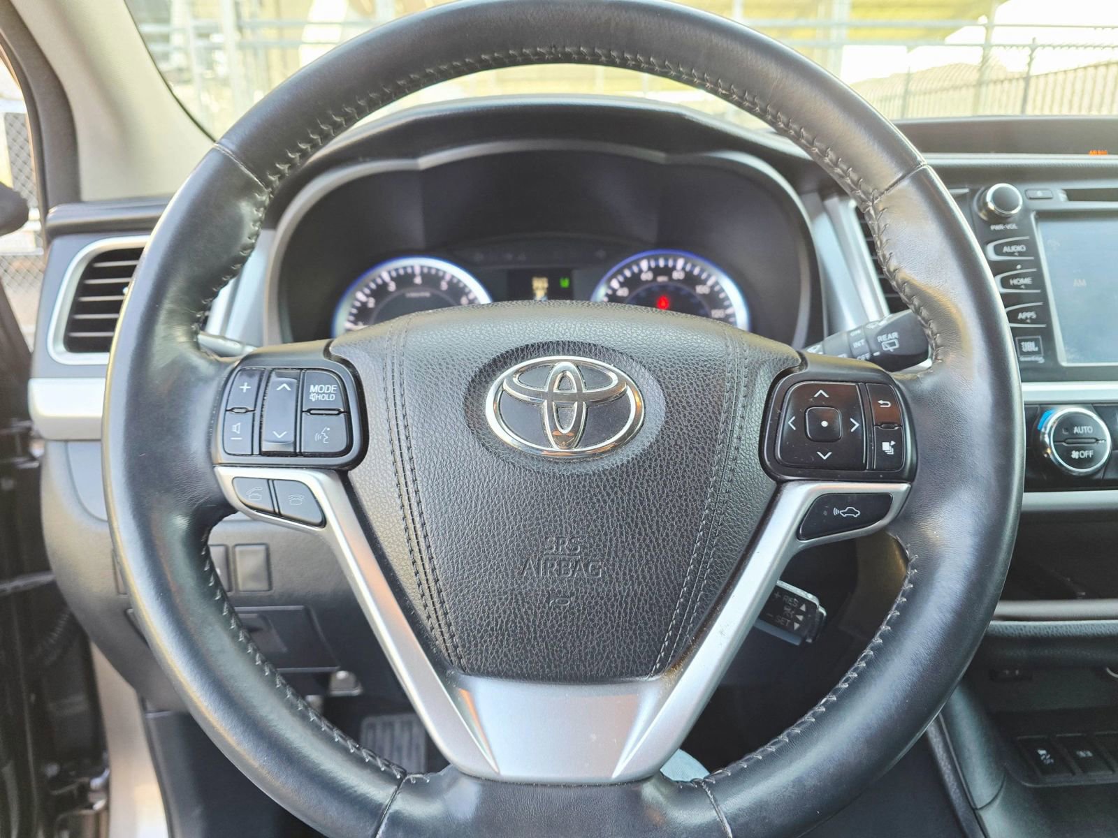 Used 2016 Toyota Highlander Limited image 18