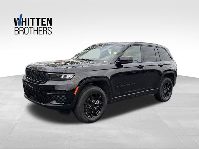 Used 2025 Jeep Grand Cherokee Altitude AWD/4WD image 1