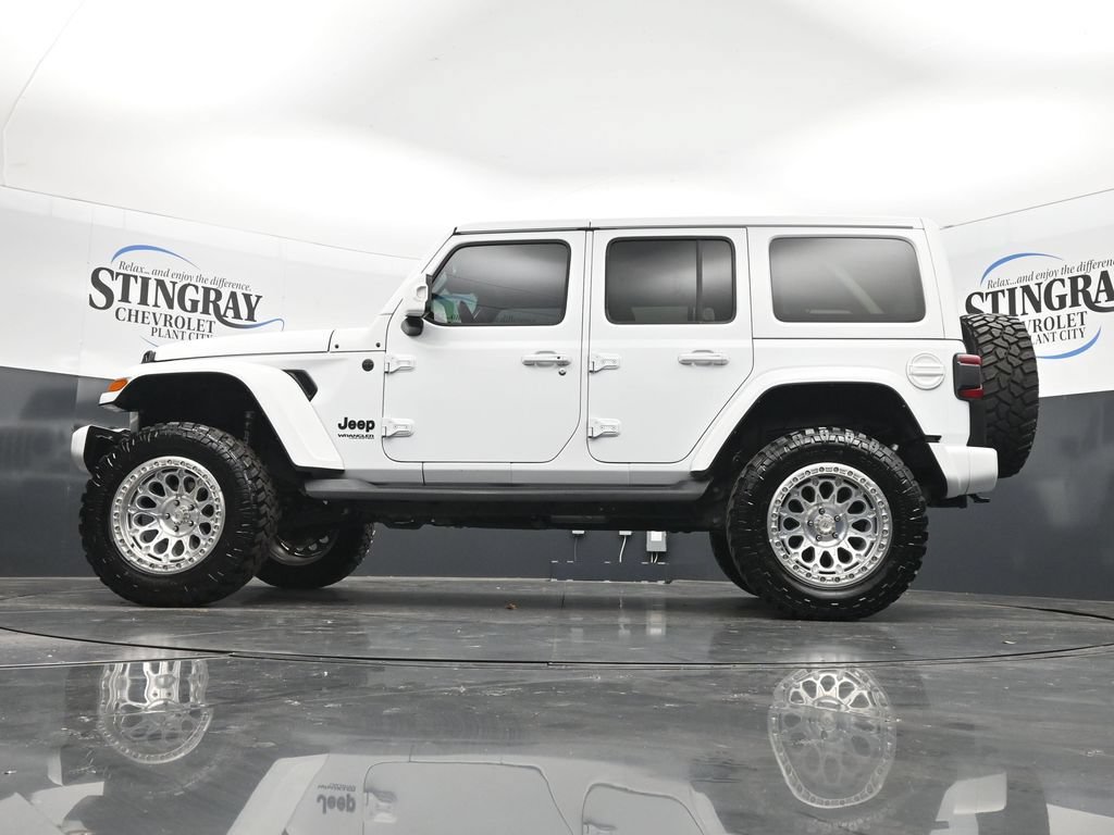 Used 2022 Jeep Wrangler Unlimited Sahara AWD/4WD image 29