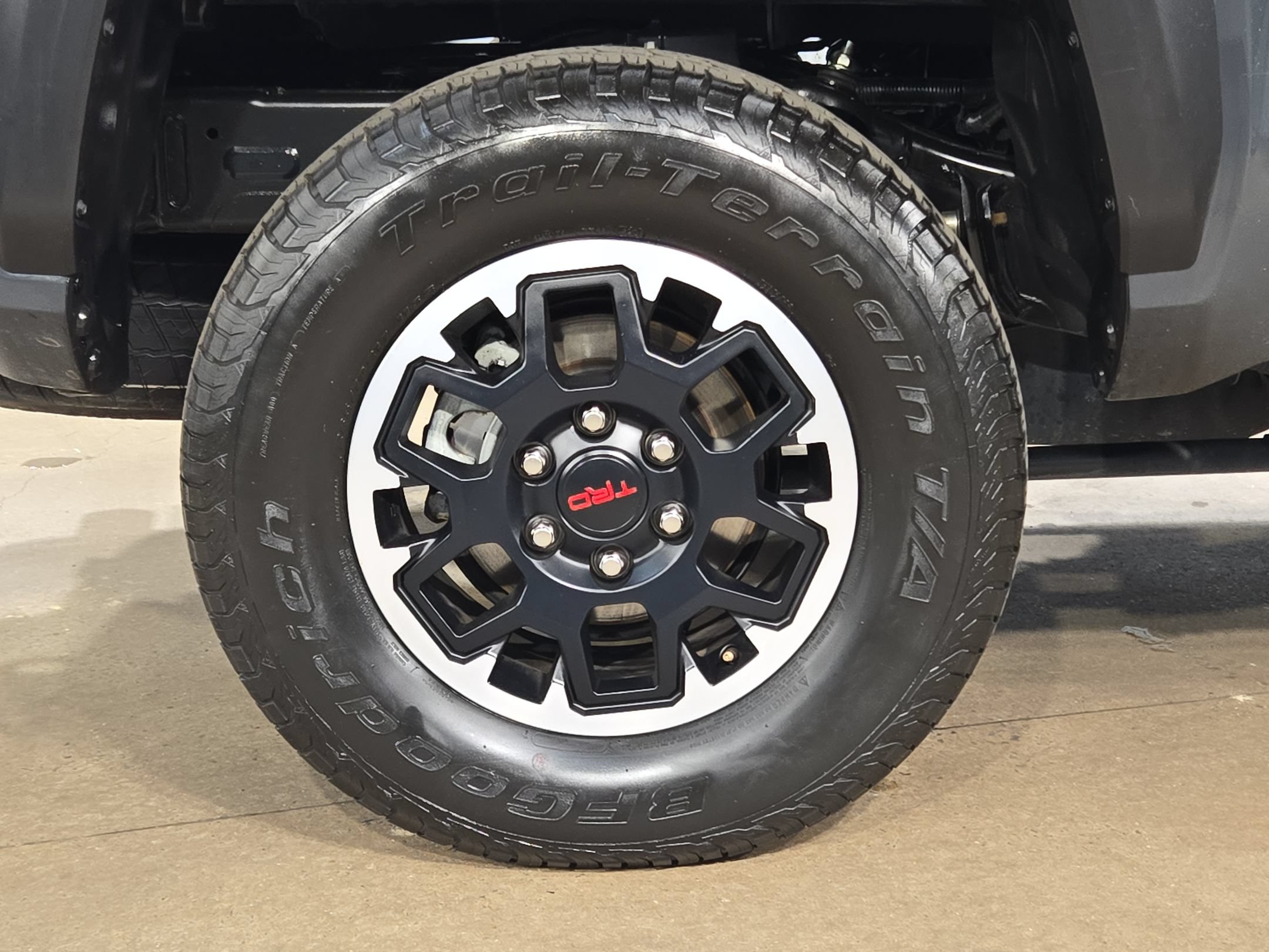 Certified 2025 Toyota Tacoma TRD Off-Road AWD/4WD image 17