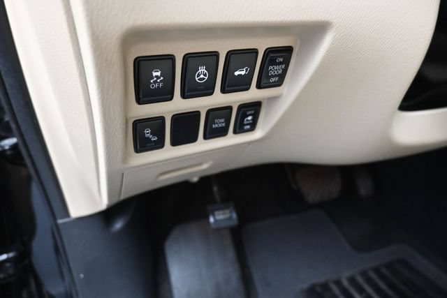 Used 2017 Nissan Pathfinder Platinum FWD image 13