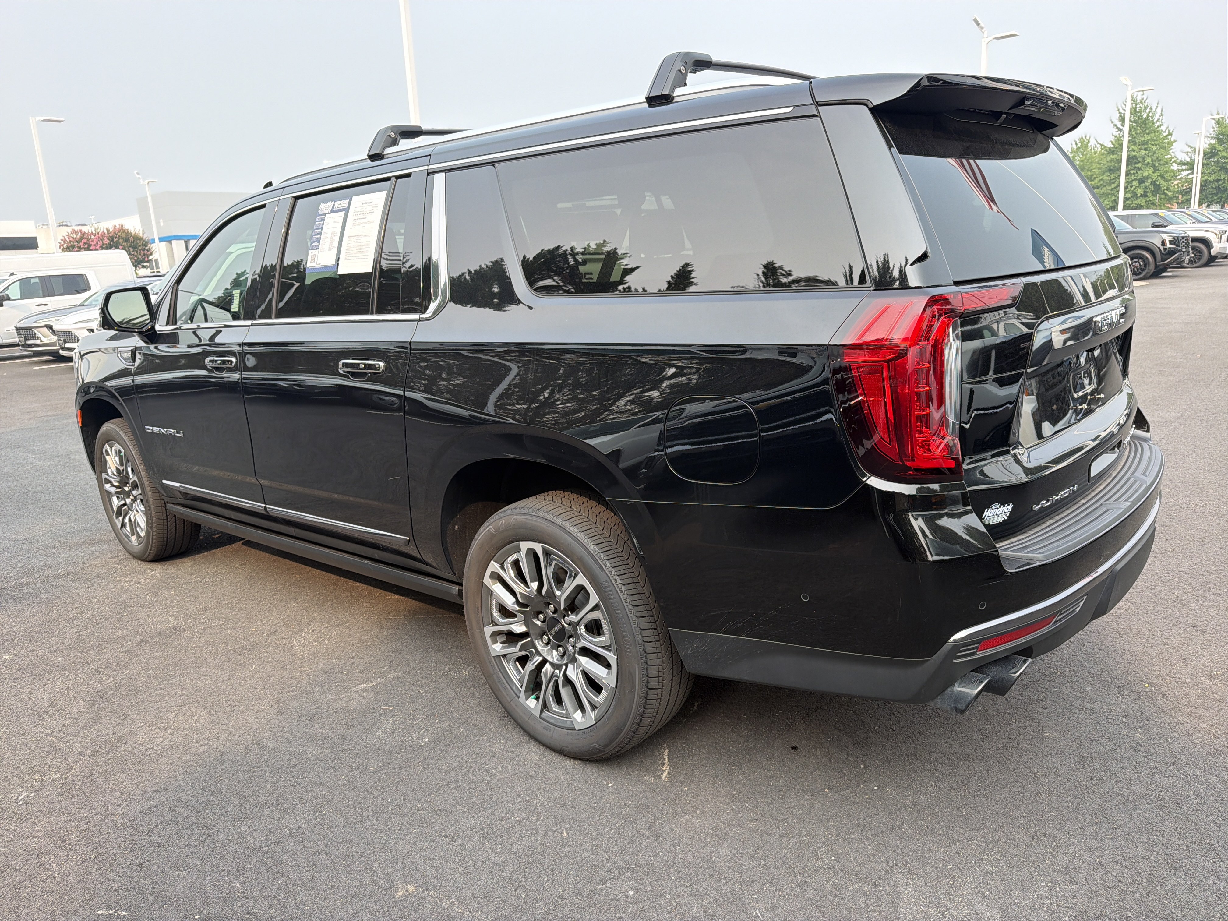 Used 2024 GMC Yukon XL Denali Ultimate AWD/4WD image 8
