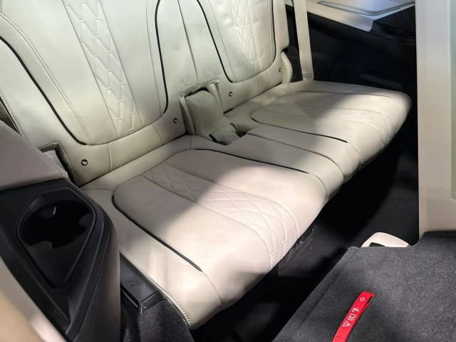 Used 2020 BMW X7 M50i w/ Dynamic Handling Package image 32