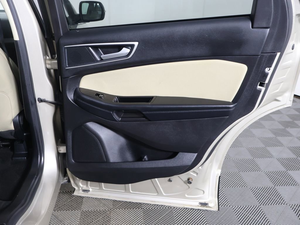 Used 2018 Ford Edge SEL image 20