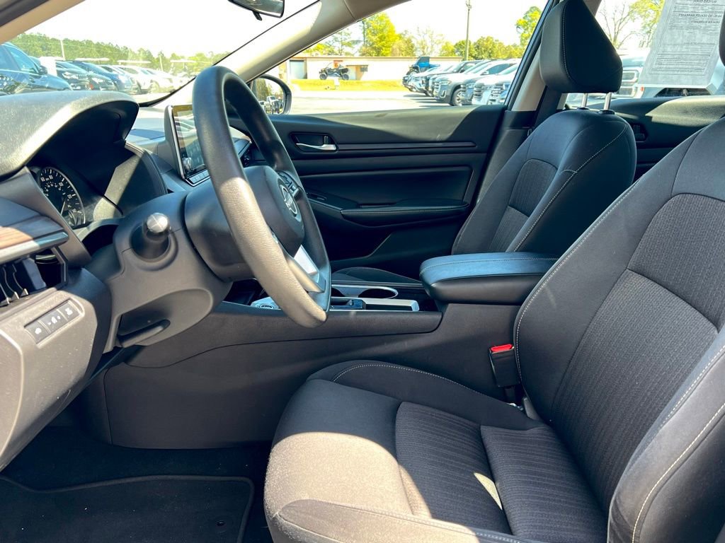 Used 2024 Nissan Altima 2.5 SV image 10