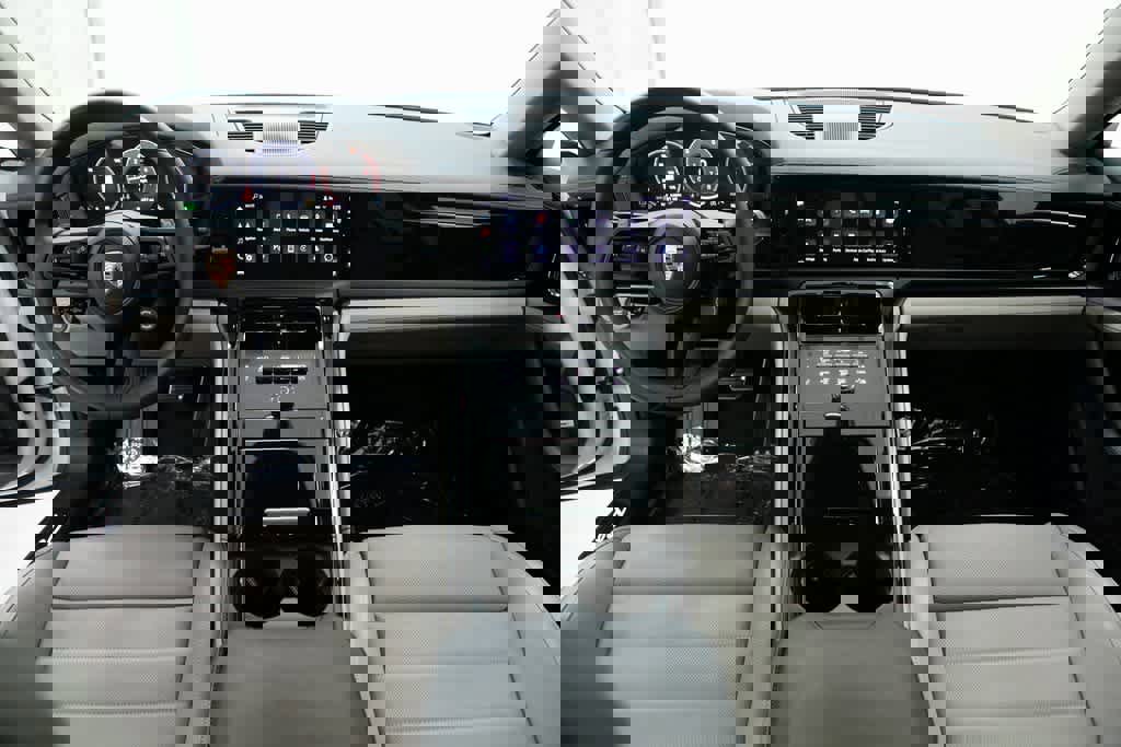New 2025 Porsche Panamera 4 image 13