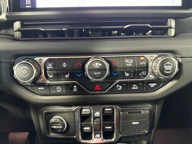 Used 2025 Jeep Wrangler Unlimited Sahara AWD/4WD image 22
