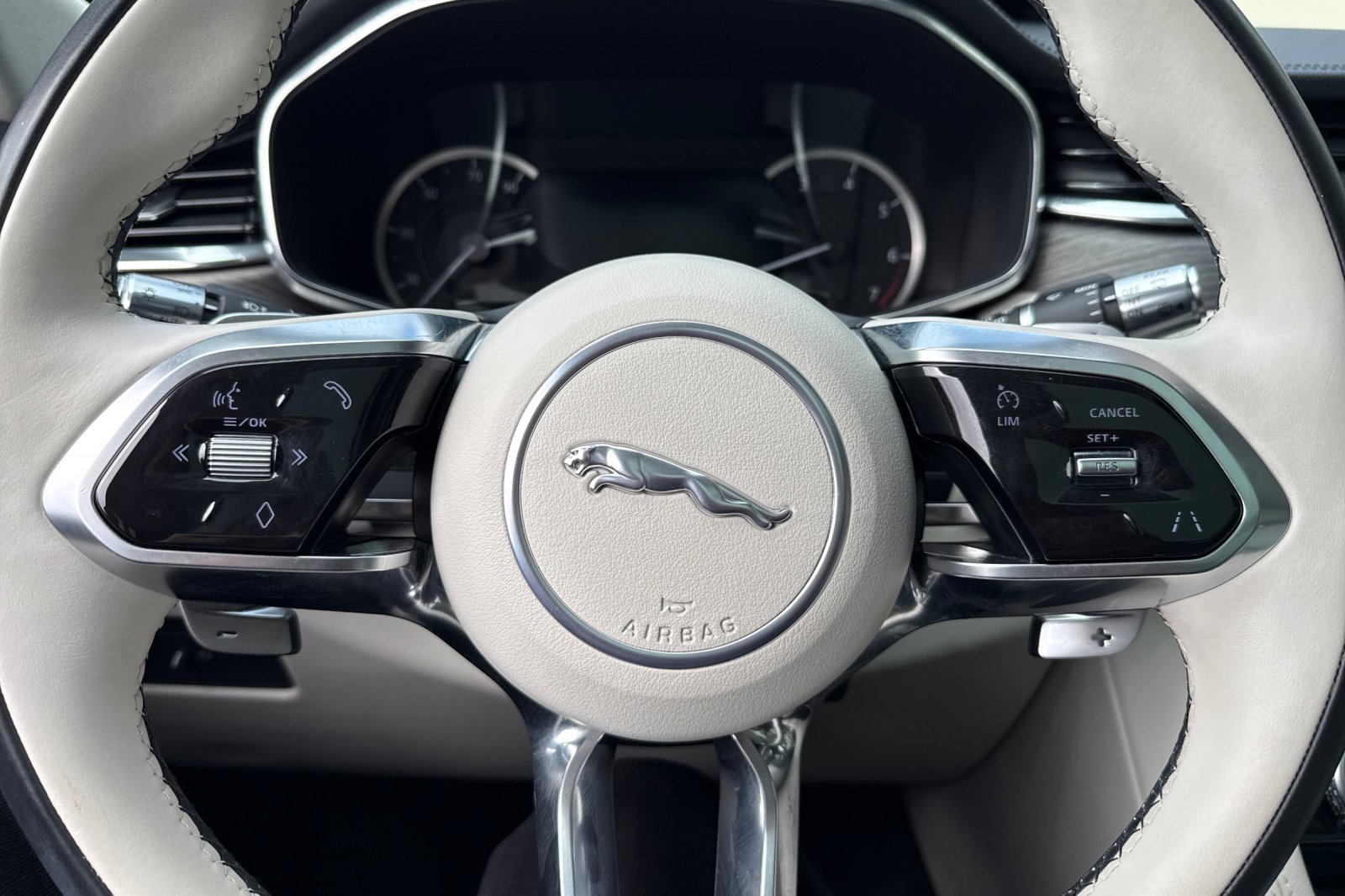 Used 2022 Jaguar F-PACE S AWD/4WD image 16