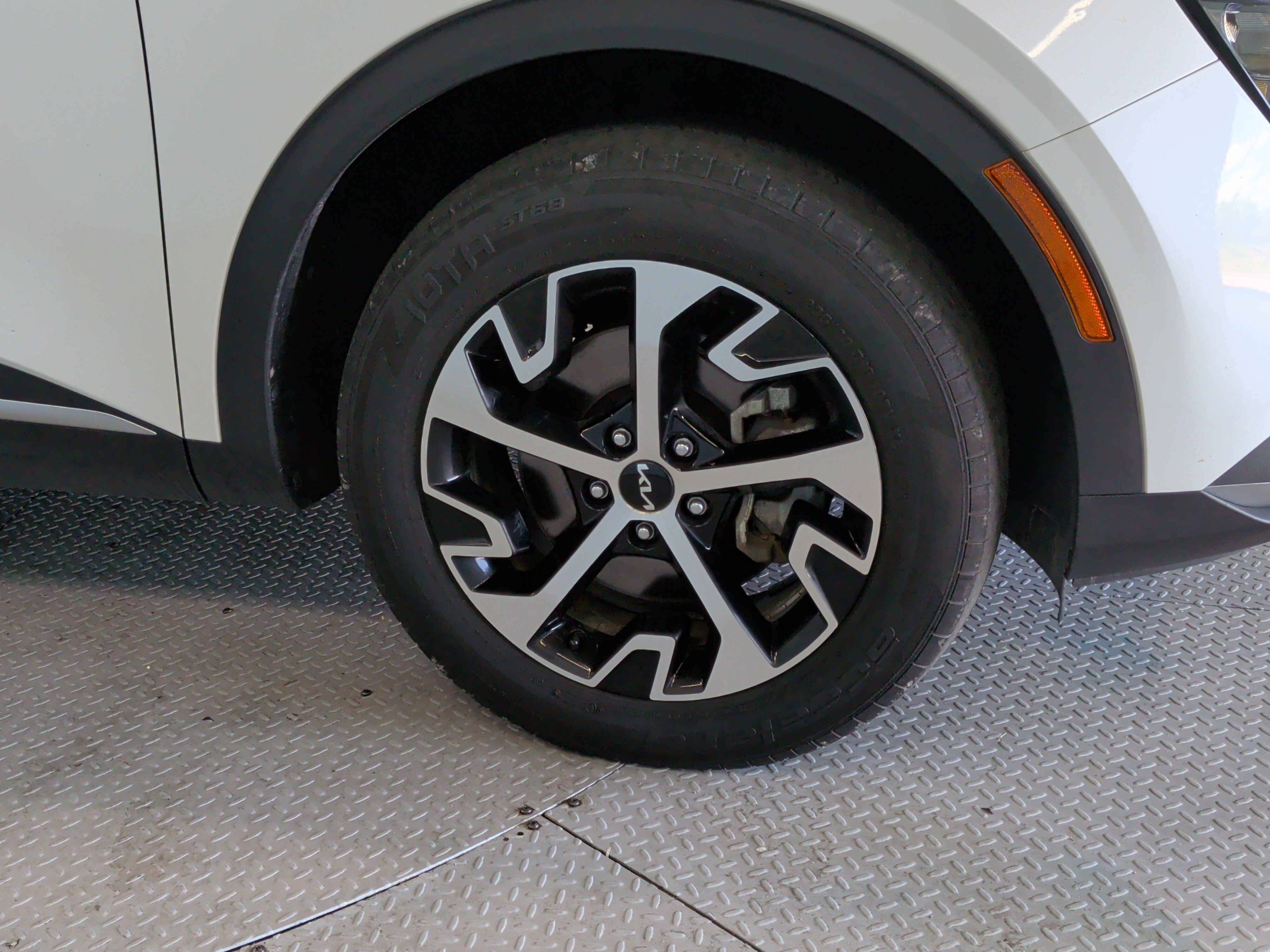 Used 2023 Kia Sportage EX AWD/4WD image 13
