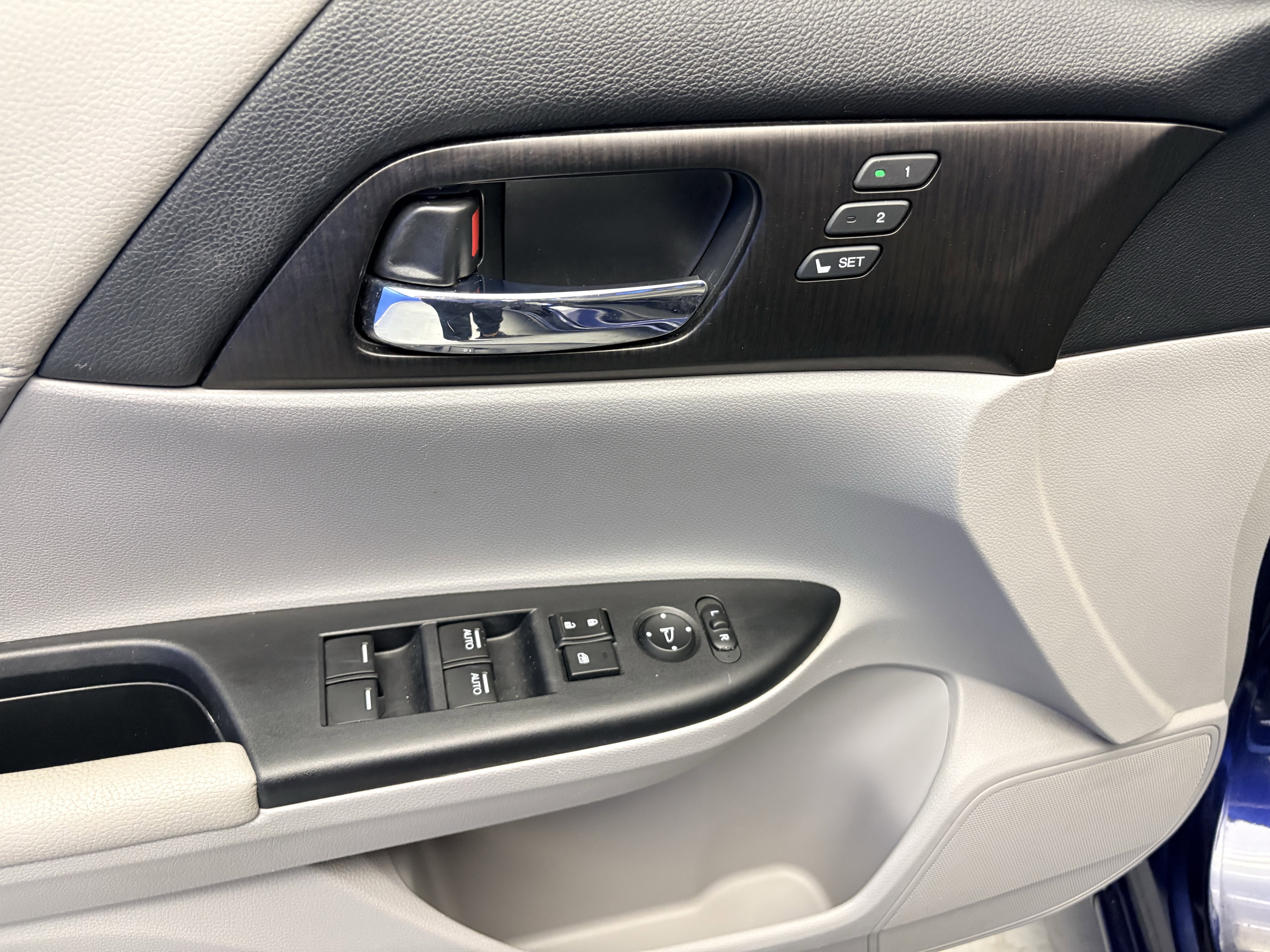 Used 2015 Honda Accord EX-L image 10