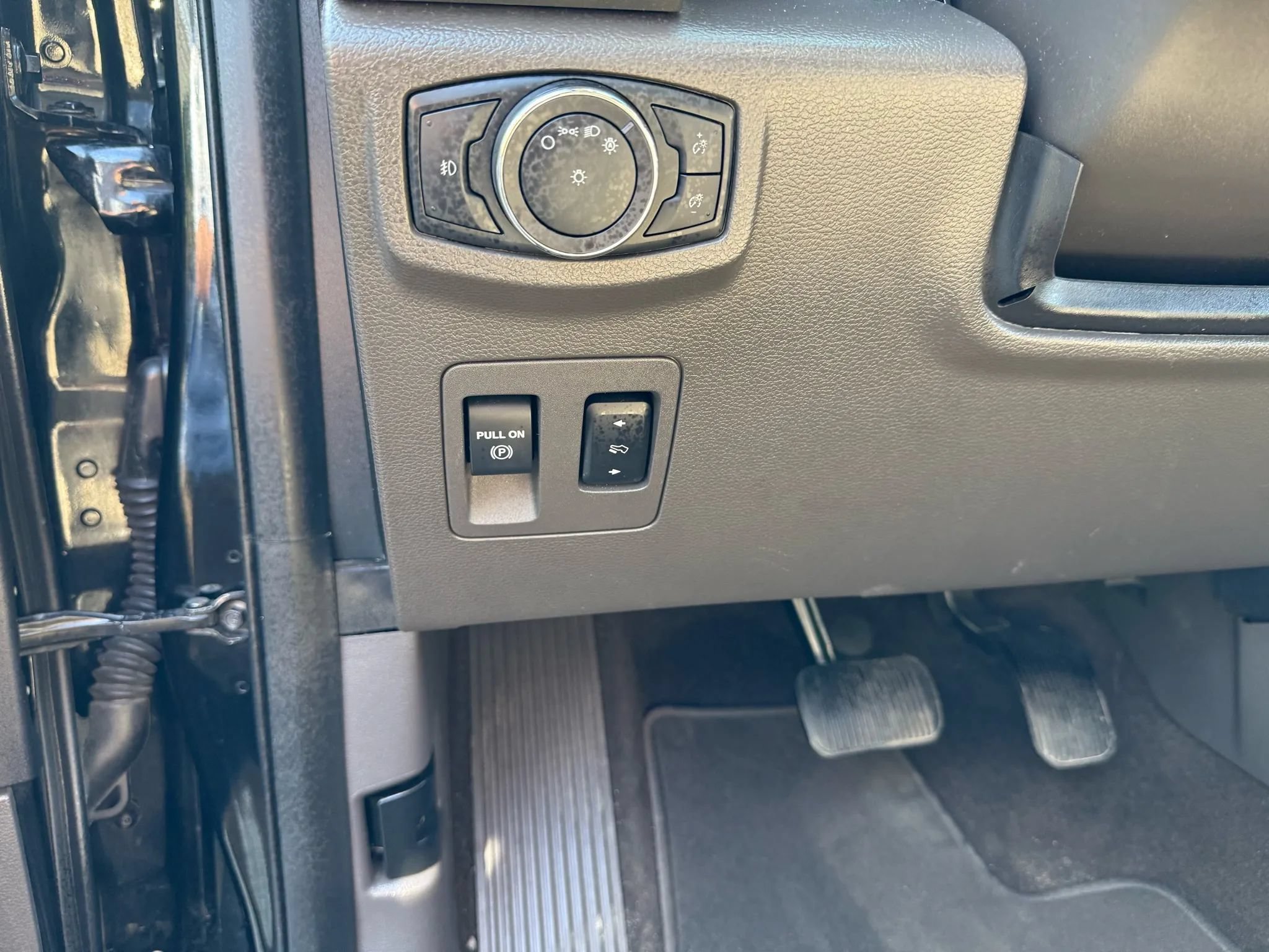 Used 2018 Ford Expedition XLT w/ Equipment Group 202A RWD image 21