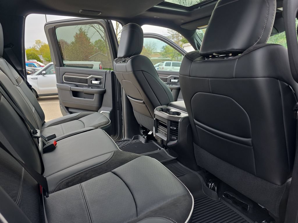 New 2026 RAM 2500 Laramie AWD/4WD image 11