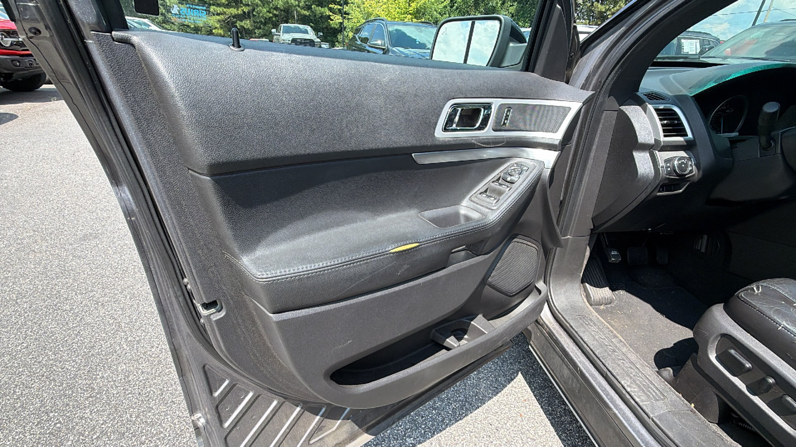 Used 2013 Ford Explorer XLT FWD image 14