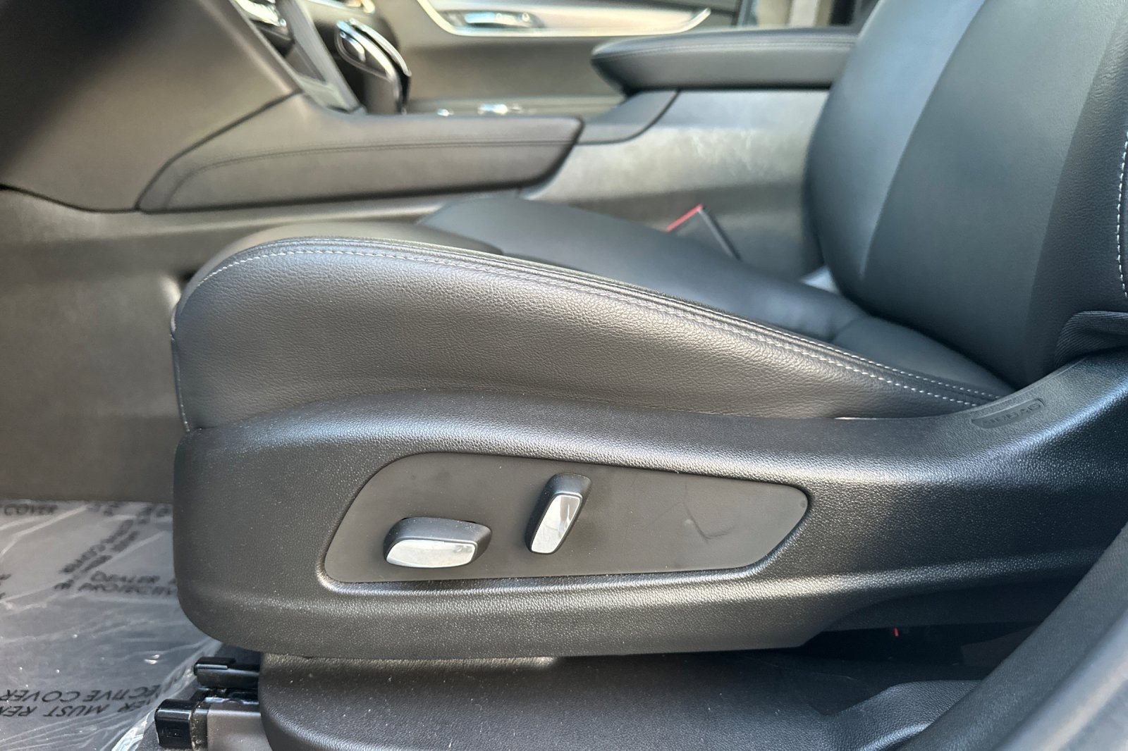 Used 2025 Cadillac XT6 Luxury image 13