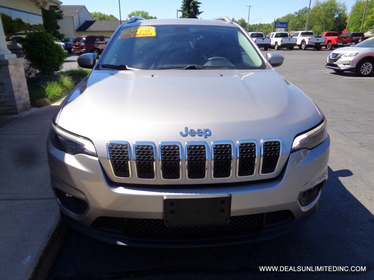 Used 2019 Jeep Cherokee Latitude Plus w/ Comfort/Convenience Group AWD/4WD image 25