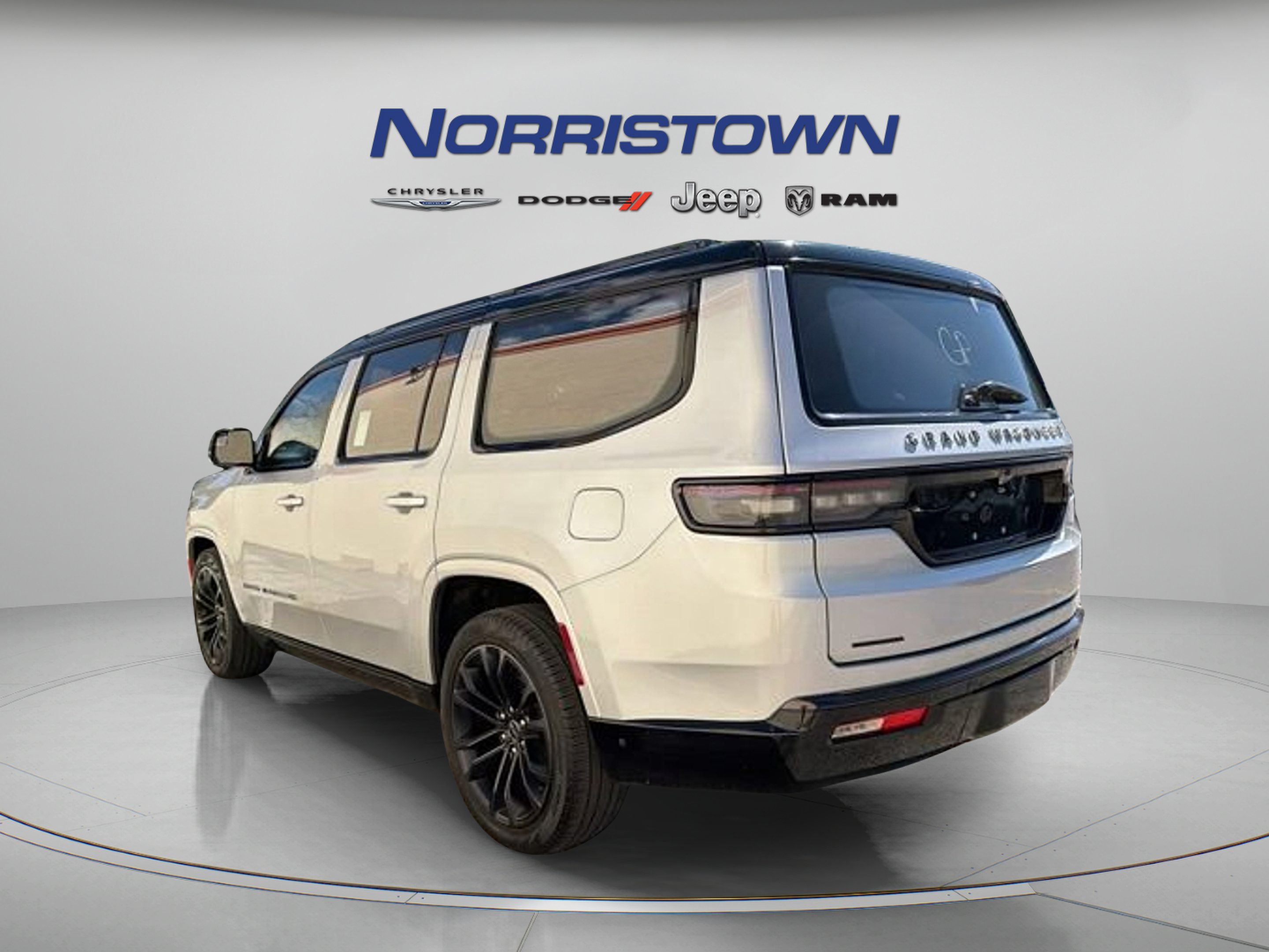 Used 2023 Jeep Grand Wagoneer Series III w/ Quick Order Packagew 28T AWD/4WD image 4