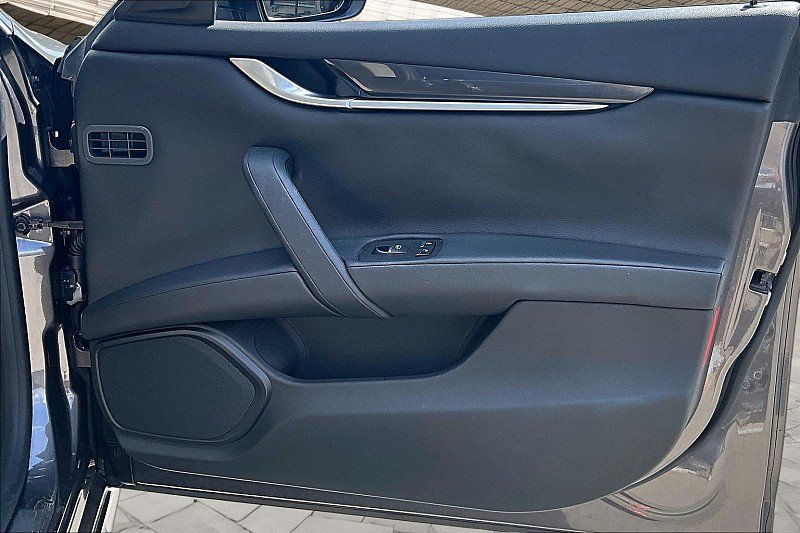 Used 2016 Maserati Ghibli RWD image 15