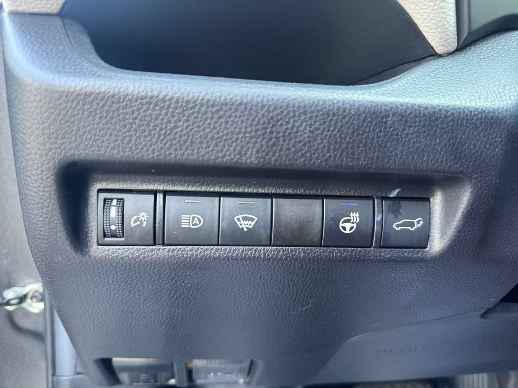 Used 2021 Toyota RAV4 XLE Premium AWD/4WD image 27