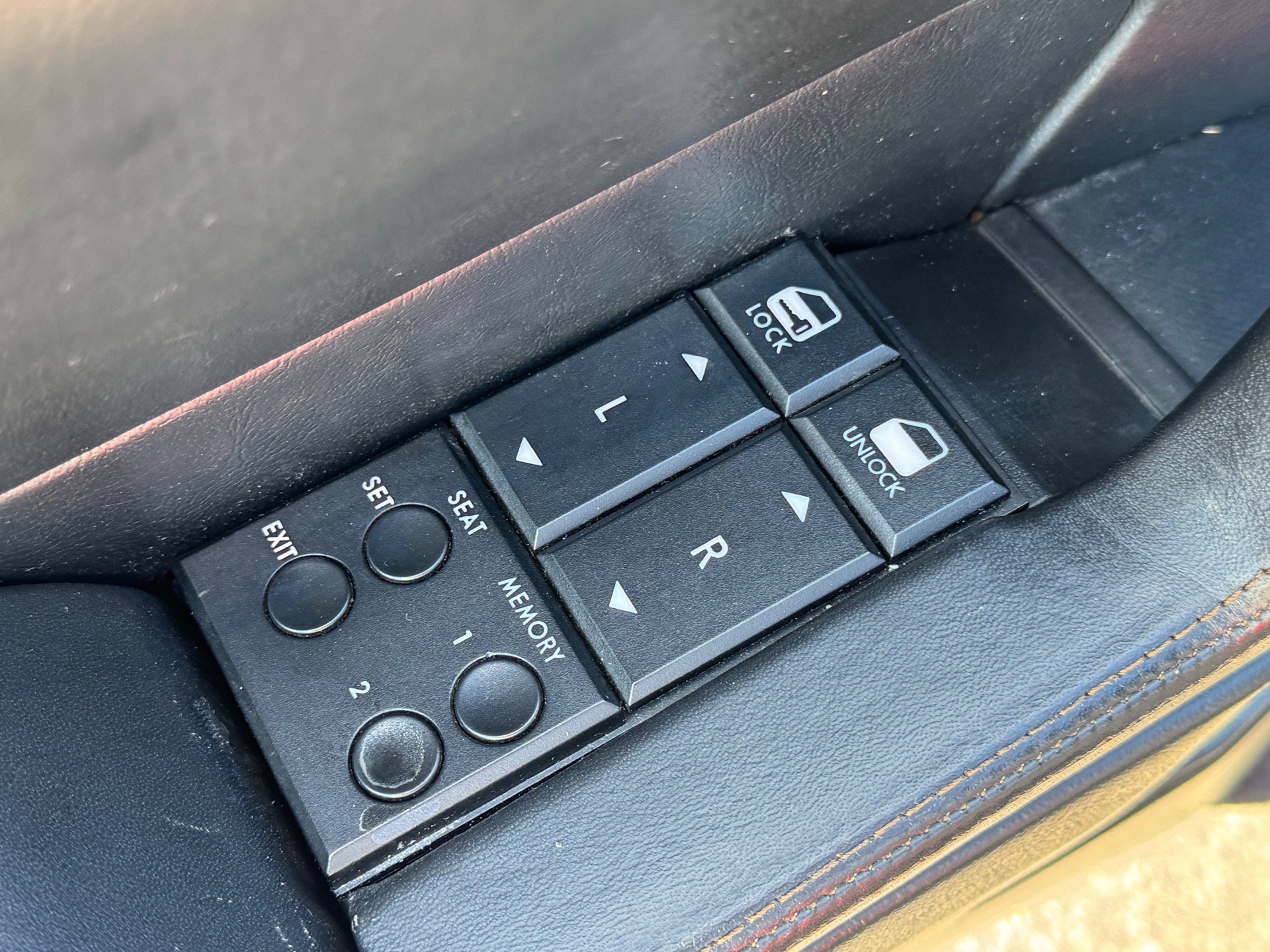 Used 1993 Cadillac Allante FWD image 7