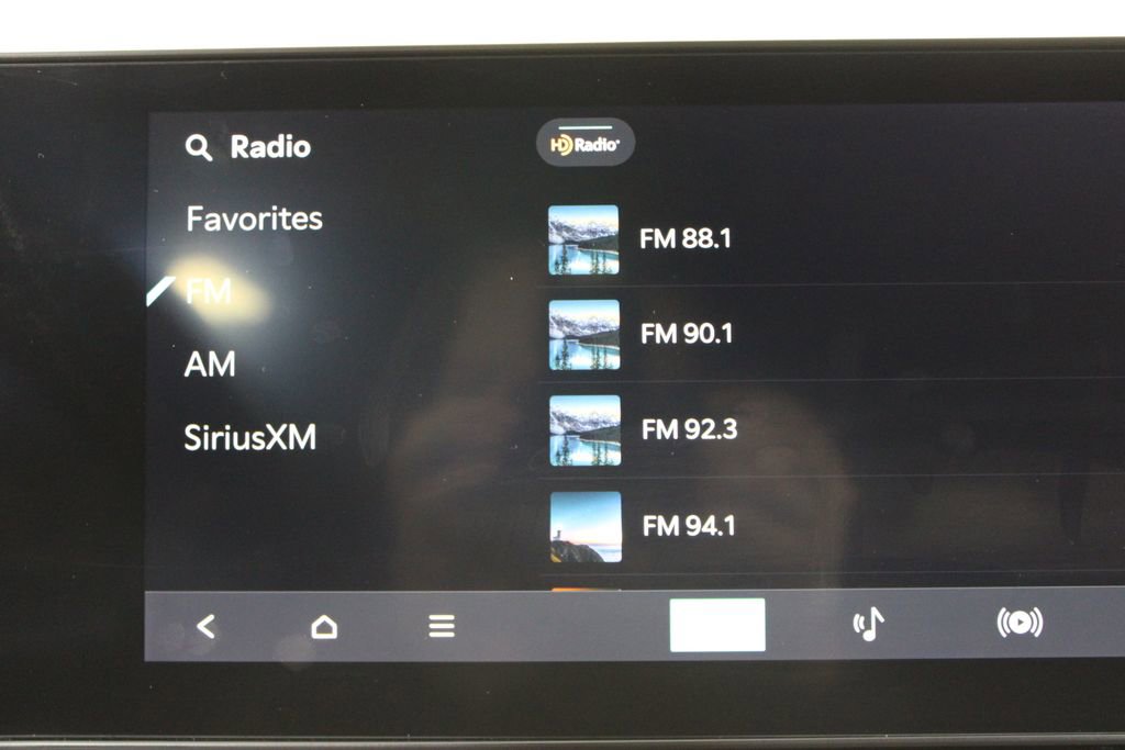 Used 2024 Kia Sorento S image 37