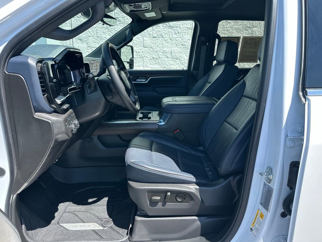 Used 2025 Chevrolet Silverado 2500 High Country w/ Technology Package AWD/4WD image 15