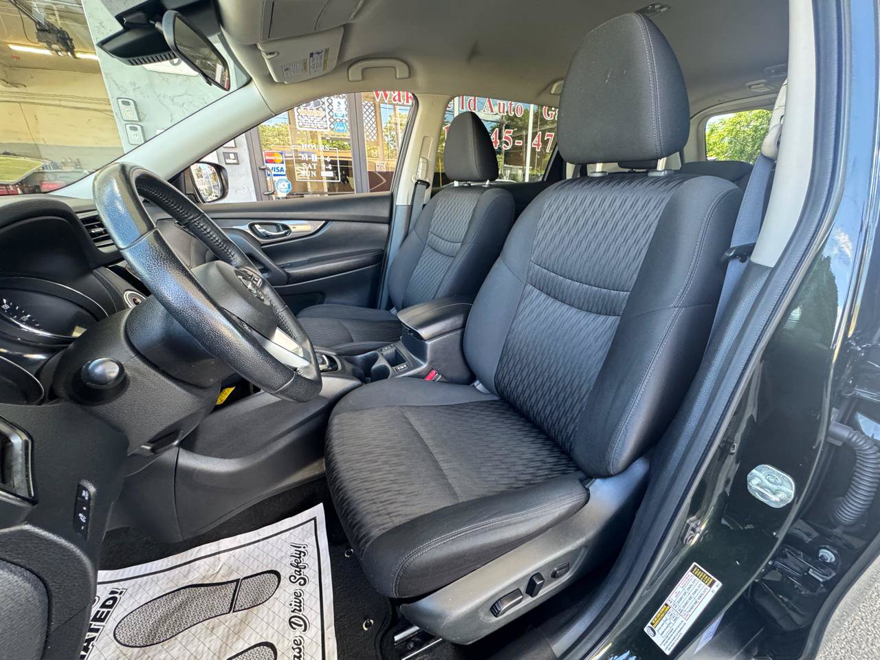Used 2020 Nissan Rogue SV FWD image 15