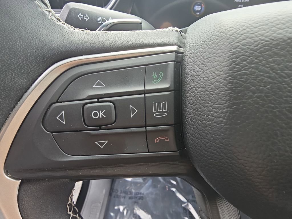 Certified 2023 Jeep Grand Cherokee L Laredo AWD/4WD image 18