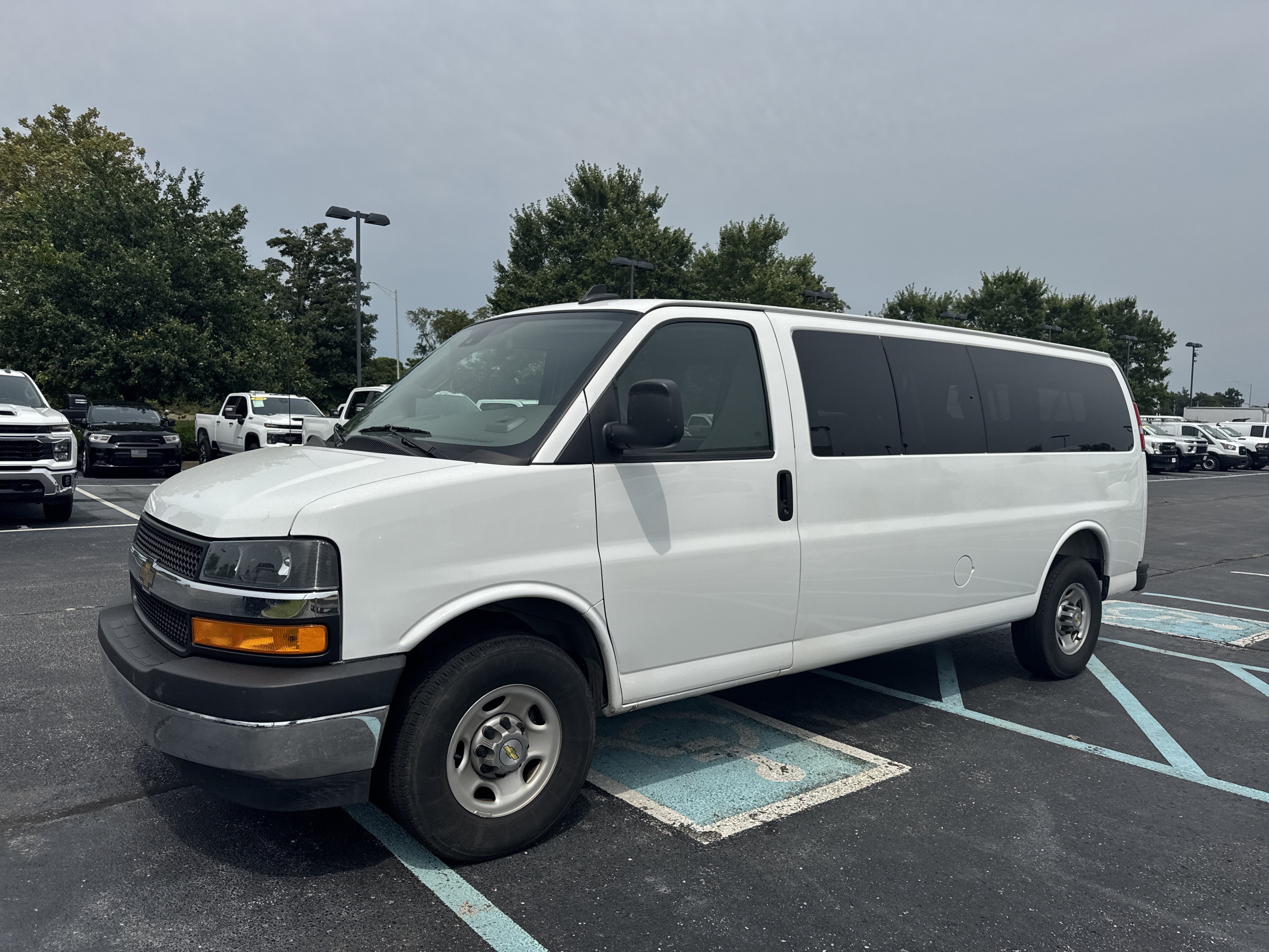 Used 2025 Chevrolet Express 3500 LT w/ LT Preferred Equipment Group RWD image 9