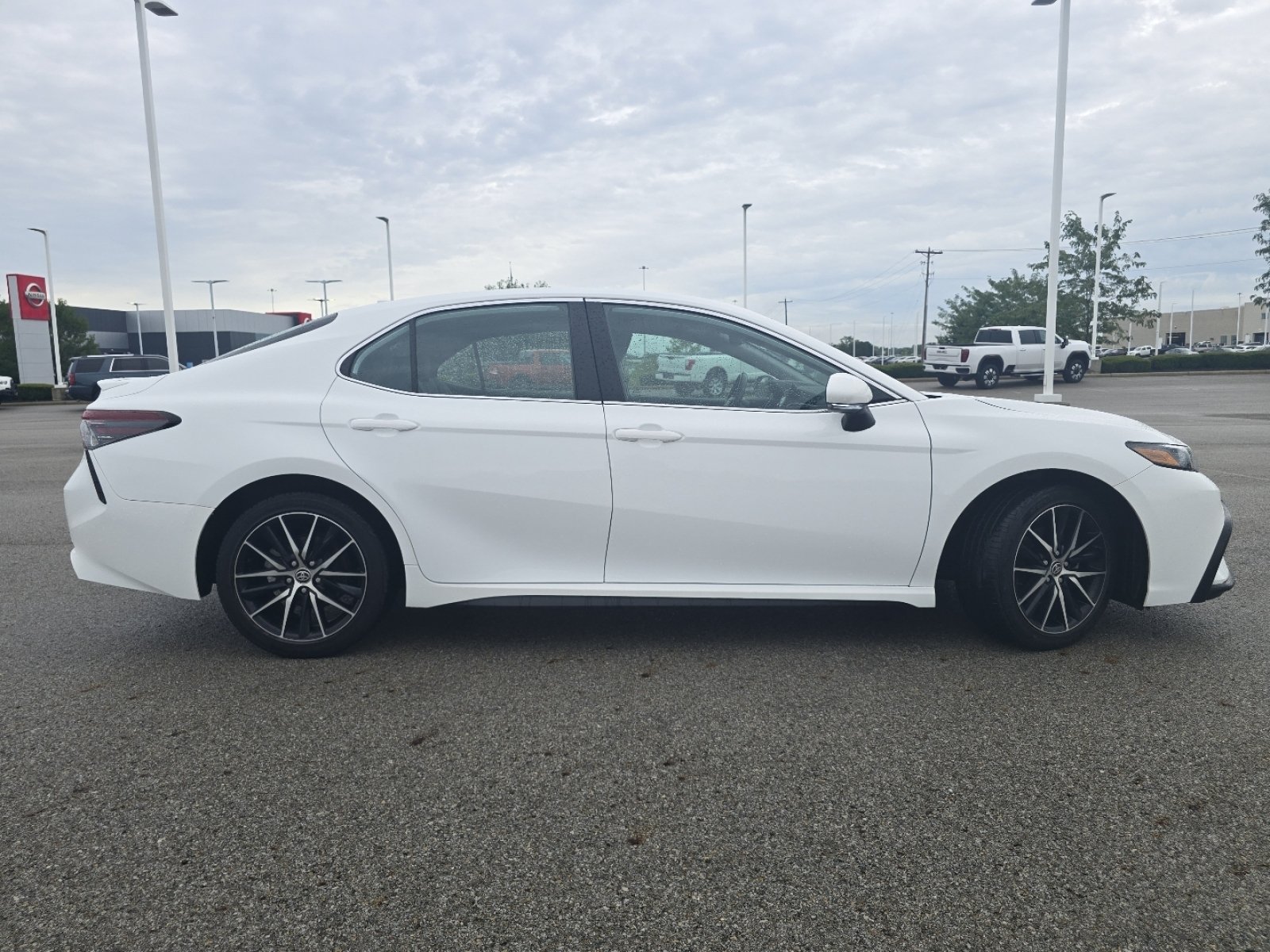 Used 2023 Toyota Camry SE FWD image 16