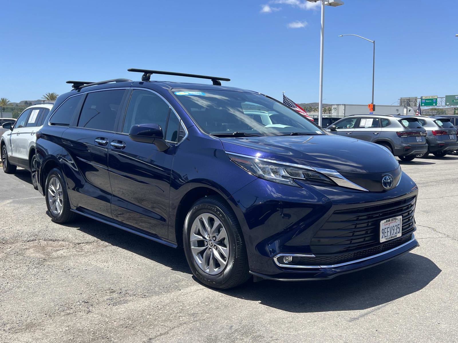 Used 2023 Toyota Sienna XLE FWD image 25