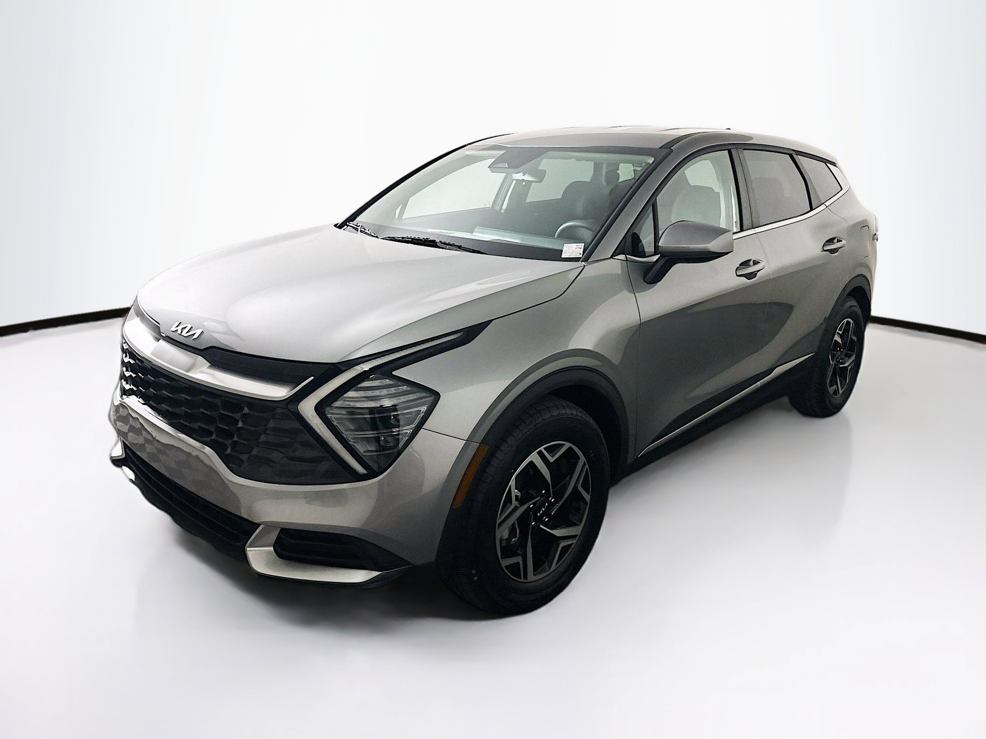 Used 2025 Kia Sportage LX image 3