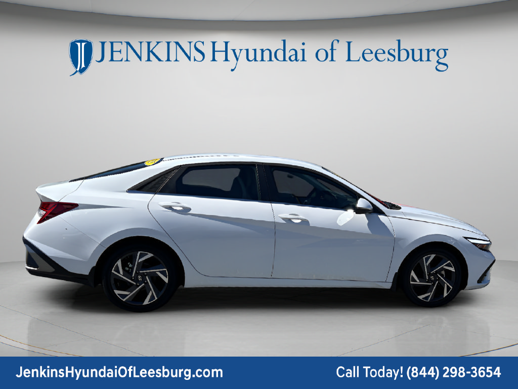 Certified 2025 Hyundai Elantra Limited FWD image 4