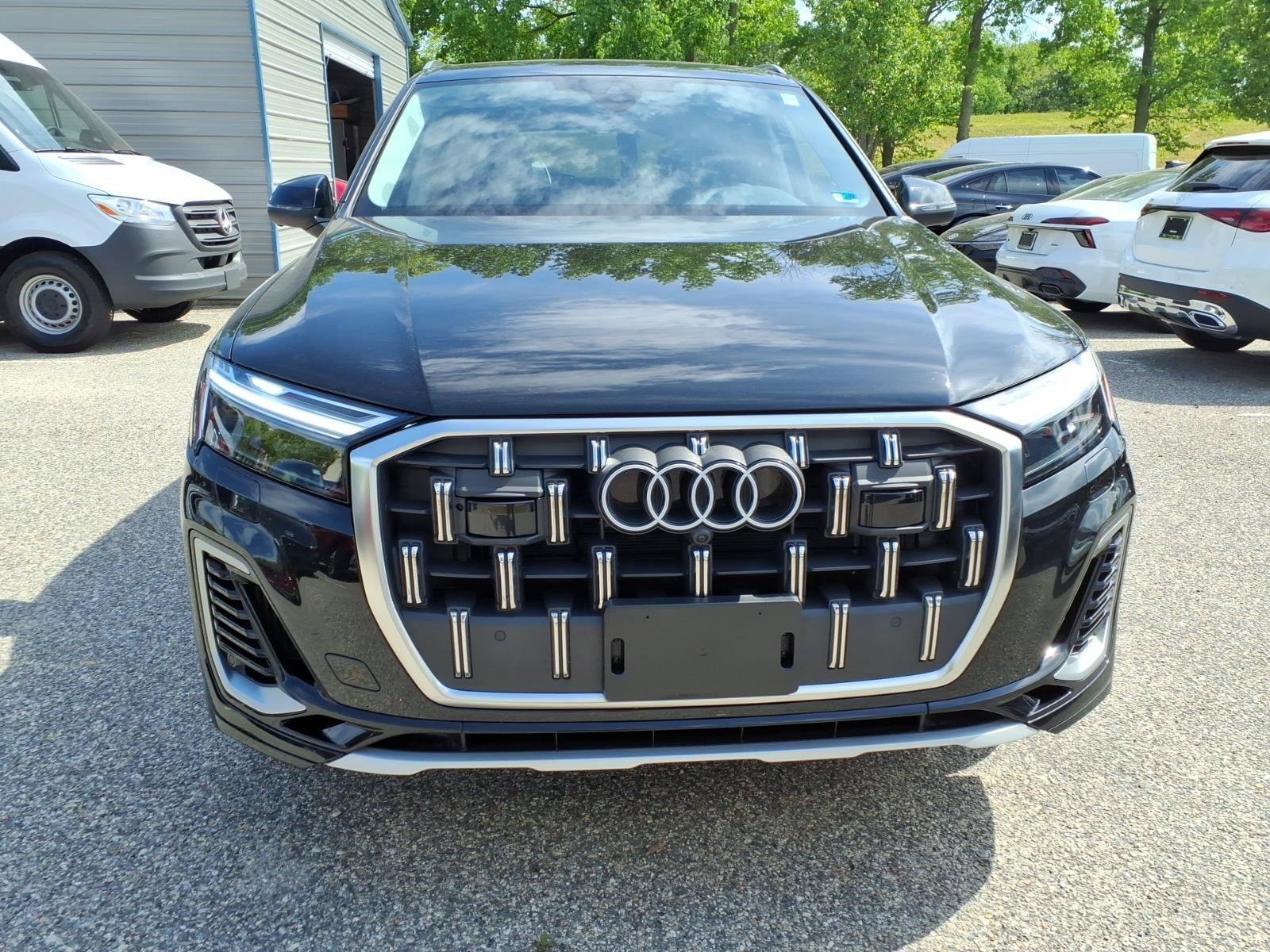 Used 2025 Audi Q3 2.0T Premium Plus w/ Premium Plus Package AWD/4WD image 3