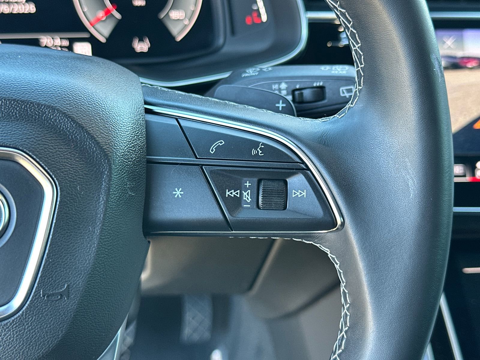 Used 2024 Audi Q8 Prestige image 27