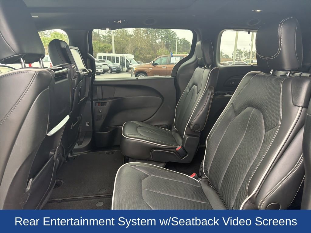 Used 2023 Chrysler Pacifica Limited w/ Uconnect Theater Family Group image 15