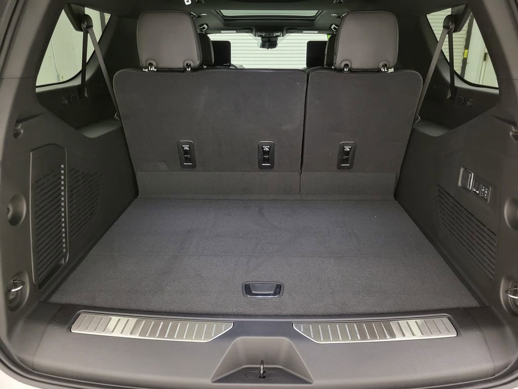 New 2025 Chevrolet Suburban High Country image 36